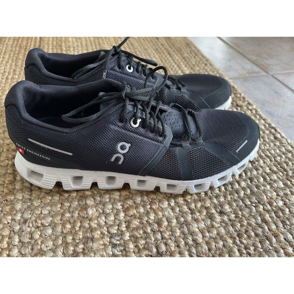 On Cloud Womens Size 9.5 Classic Black White Walking Running Shoes